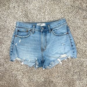 Abercrombie & Fitch The Mom Short Mid Rise Curve Love